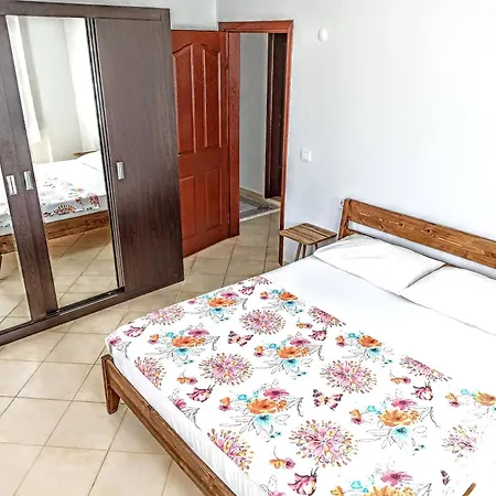Fethiye Merkezde Ferah Ve Balkonlu 2+1 Daire *