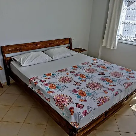 Fethiye Merkezde Ferah Ve Balkonlu 2+1 Daire *