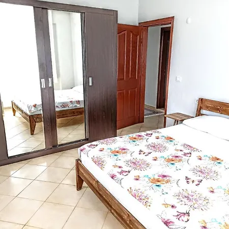 Fethiye Merkezde Ferah Ve Balkonlu 2+1 Daire شقة فتحية