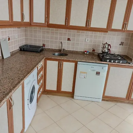 Fethiye Merkezde Ferah Ve Balkonlu 2+1 Daire فتحية