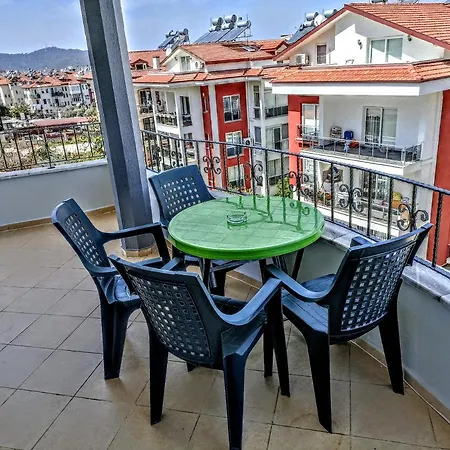 Fethiye Merkezde Ferah Ve Balkonlu 2+1 Daire Διαμέρισμα
