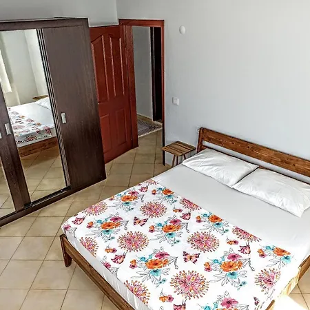 Fethiye Merkezde Ferah Ve Balkonlu 2+1 Daire Φετιγιέ