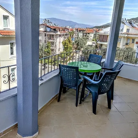 Fethiye Merkezde Ferah Ve Balkonlu 2+1 Daire Apartament *