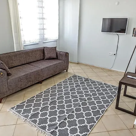 Fethiye Merkezde Ferah Ve Balkonlu 2+1 Daire