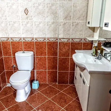 Fethiye Merkezde Ferah Ve Balkonlu 2+1 Daire